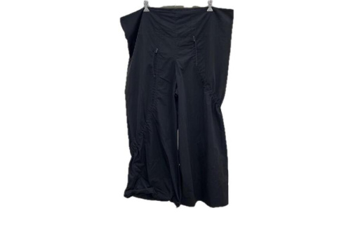 ファッションのパンツ