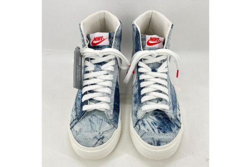 スニーカーのナイキ（NIKE）