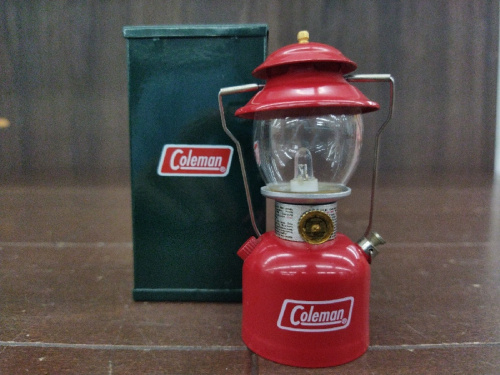 キャンプ用品のコールマン