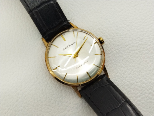 ファッションの腕時計