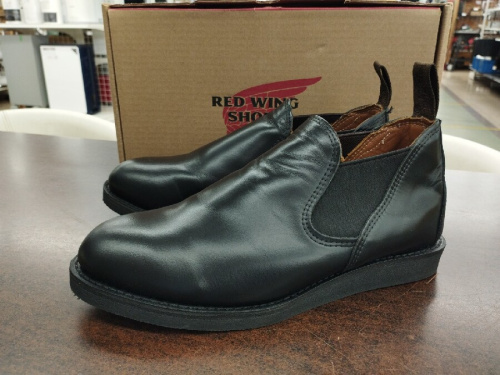 ファッションのREDWING
