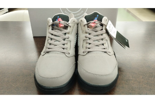 AIR JORDAN5のスニーカー