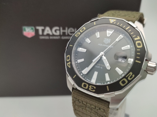 ファッションの腕時計