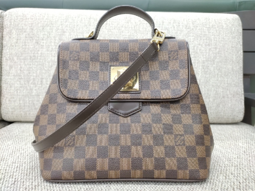 バッグのショルダーバッグ