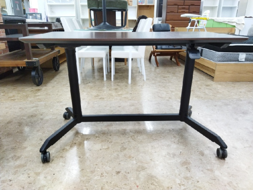 机のブランド不明