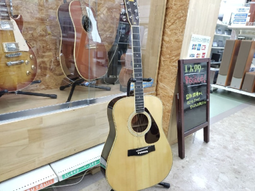 楽器のアコースティックギター