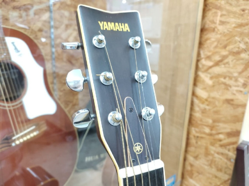 アコースティックギターのYAMAHA