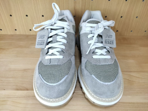 スニーカーのニューバランス（New Balance）