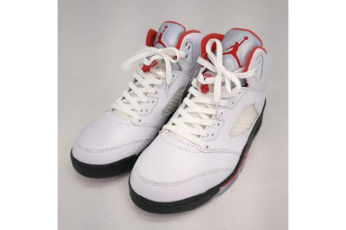スニーカーのナイキ（NIKE）