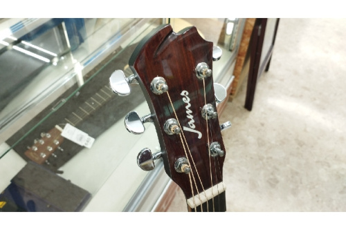 アコースティックギターのJames