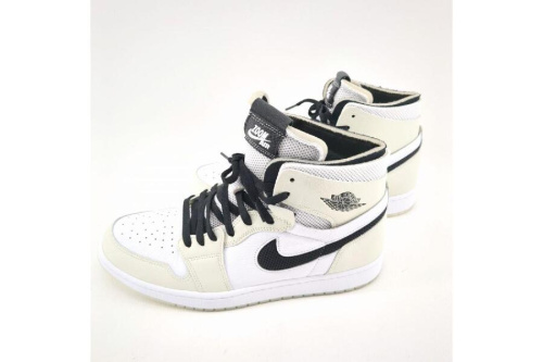 スニーカーのナイキ（NIKE）
