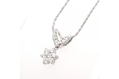 ジュエリーのネックレス