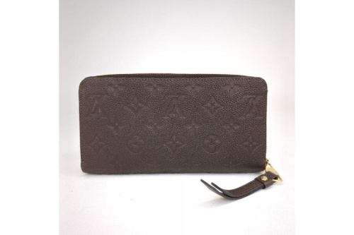 長財布のルイ・ ヴィトン（LOUIS VUITTON）