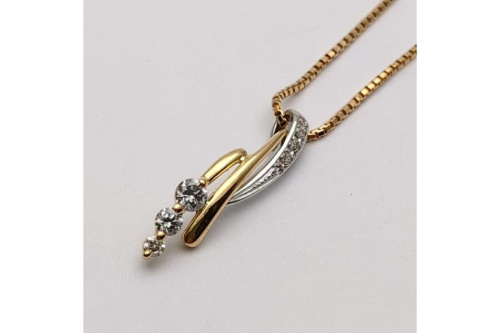 ジュエリーのネックレス