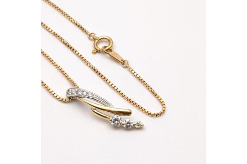 ドロップ型ネックレス