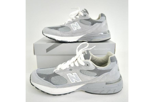 スニーカーのニューバランス（New Balance）