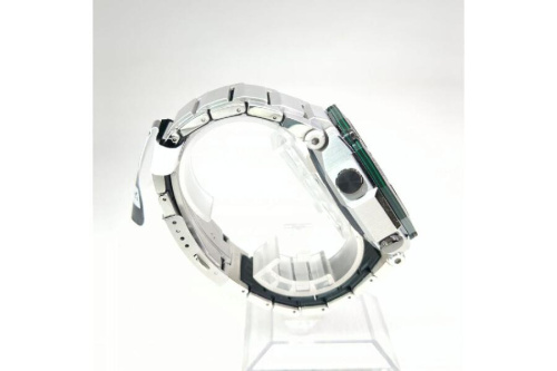 電波ソーラーのカーボンベゼル