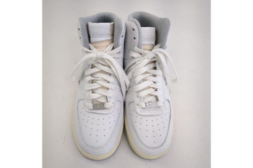 スニーカーのナイキ（NIKE）