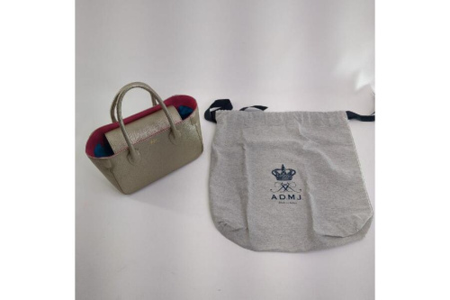 バッグのトートバッグ