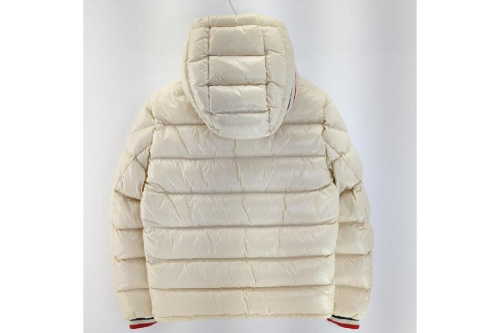 ダウンジャケットのモンクレール（Moncler）