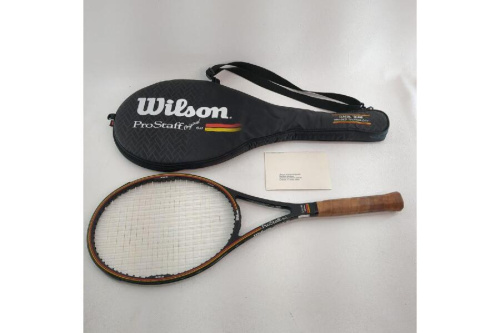 スポーツ用品のテニス