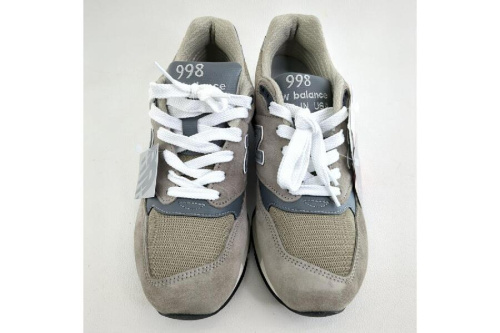 スニーカーのニューバランス（New Balance）