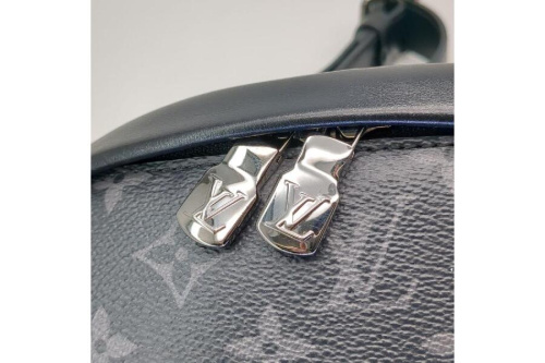 ディスカバリーボムバッグのモノグラムエクリプス