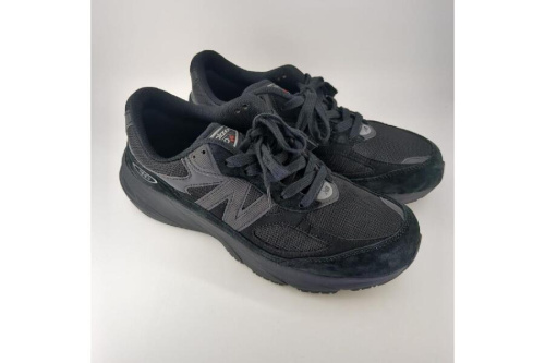 ニューバランス(New Balance)のトリプルブラック