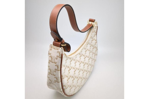 セリーヌ(CELINE)のトリオンキャンバスAVA