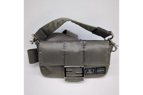 バッグのウエストポーチ