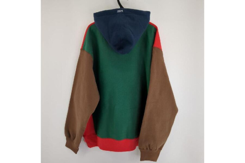 パーカーのシュプリーム（Supreme）