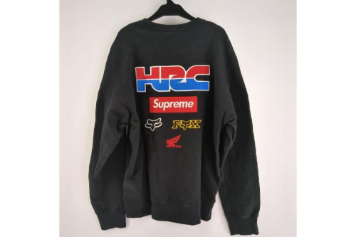 スウェットのシュプリーム（Supreme）