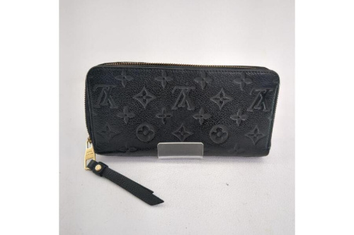 長財布のルイ・ ヴィトン（LOUIS VUITTON）