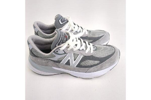 スニーカーのニューバランス（New Balance）