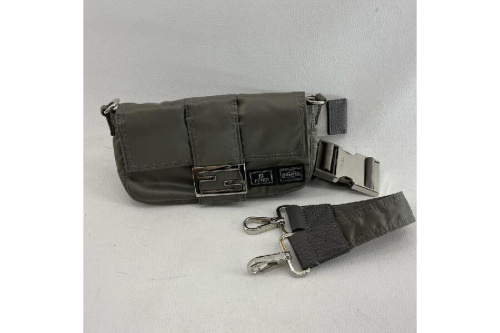 バッグのウエストポーチ