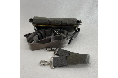 ウエストポーチ