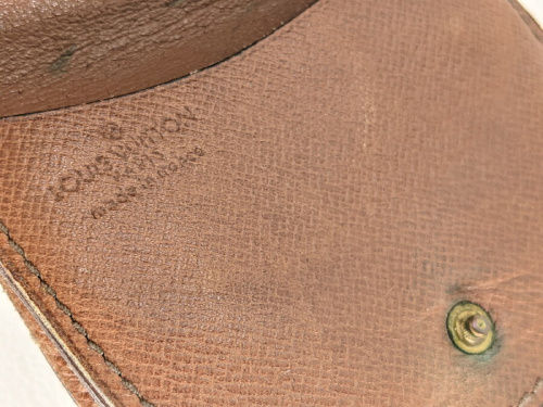 コインケースのモノグラム