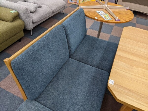 中古家具のダイニングテーブル