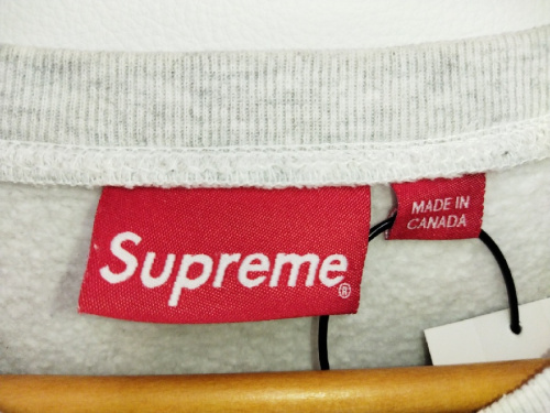 Supremeのボックスロゴ