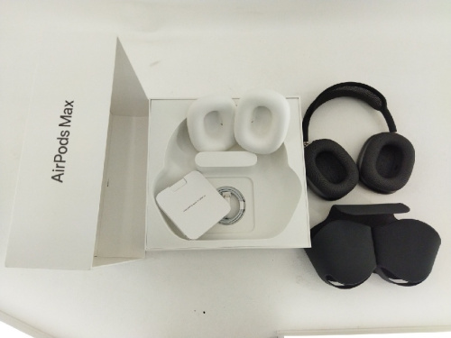 ワイヤレスヘッドフォンのAirPods Max