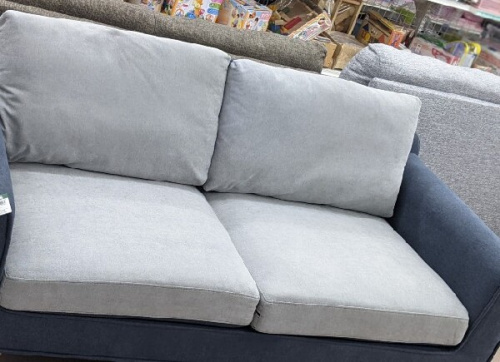 出張買取の家具大量展示中