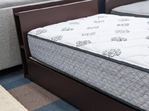 中古家具のベッド