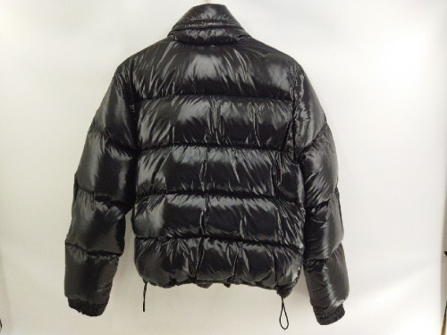 ダウンジャケットのモンクレール