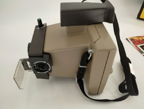 インスタントカメラのフィルムカメラ