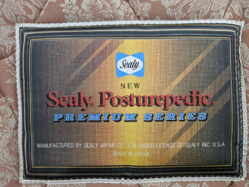 中古家具のセミダブルベッド