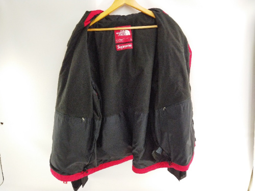 Supremeのジャケット