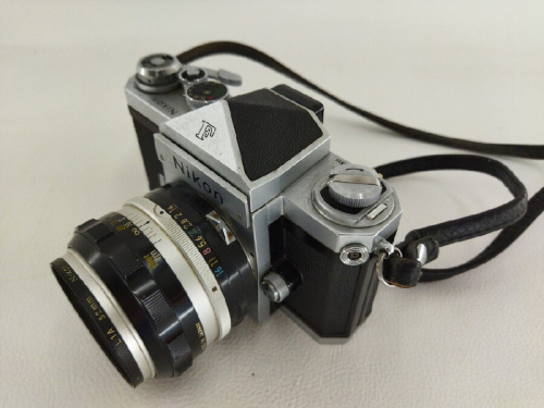中古カメラのフィルムカメラ