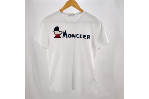 ファッションのTシャツ