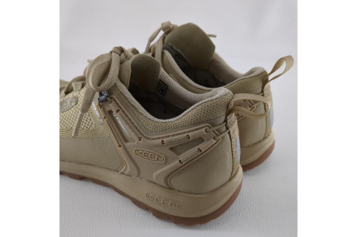 キーン（KEEN）のトレッキングシューズ　