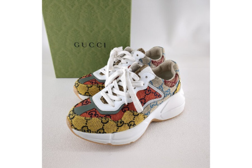 シューズ・靴のスニーカー